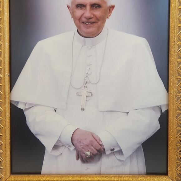 Beautifully Framed Pope Benedict XVI Handcrafted by Nelson Woodcraft  9.5x7.5 - Picture 2 of 4
